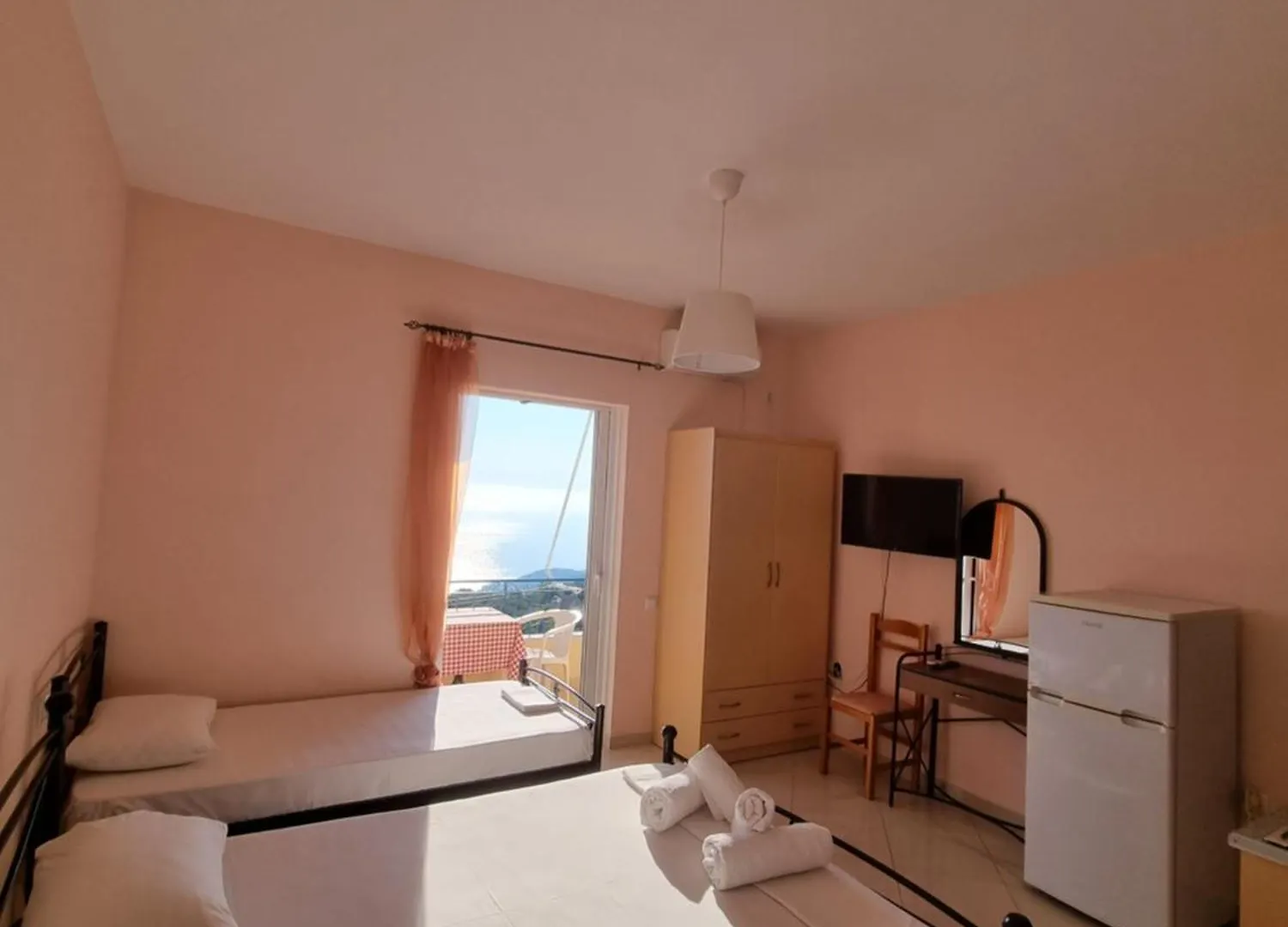 Let Rooms Lukova Lukovë