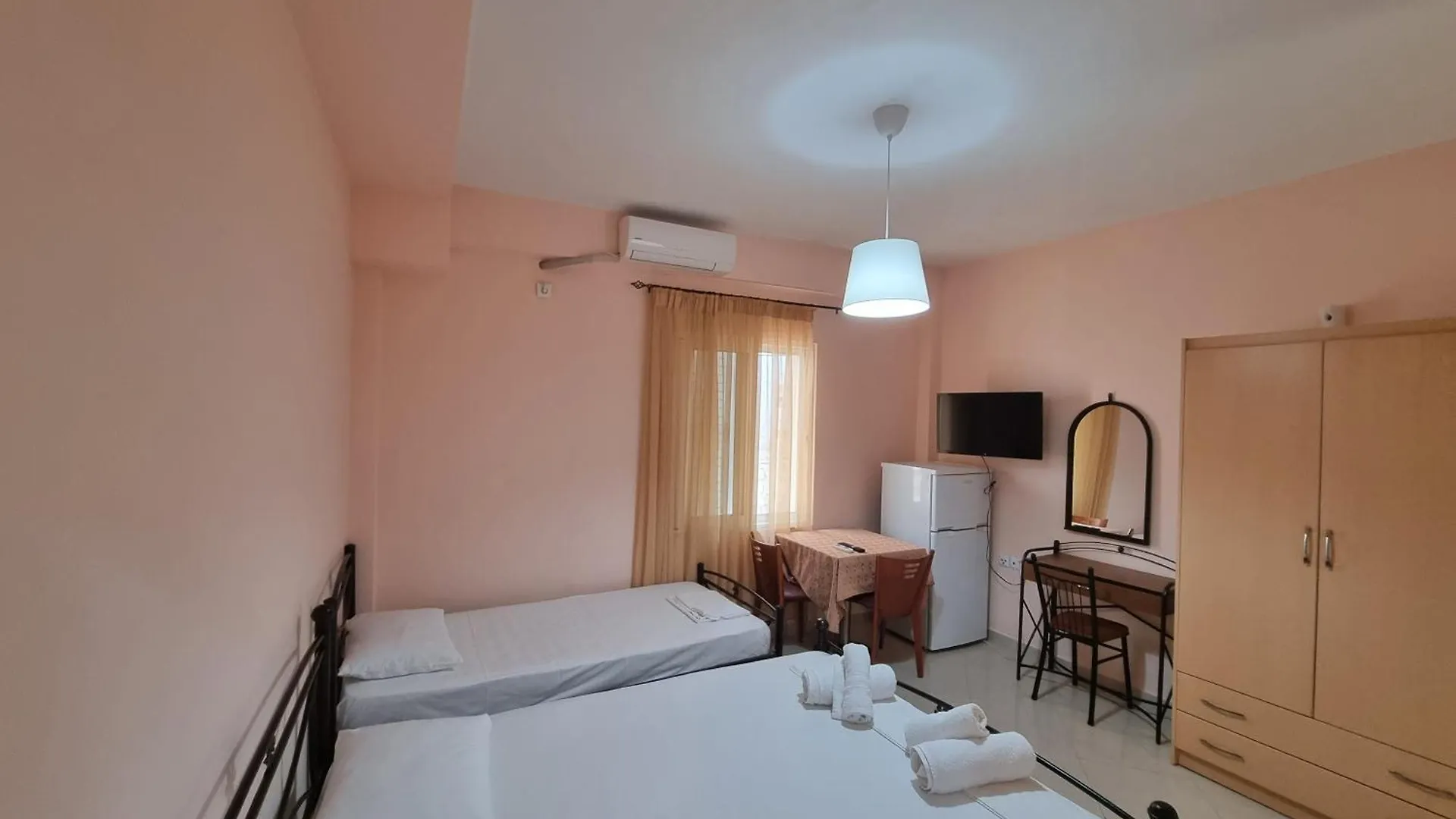 Let Rooms Lukova Lukovë