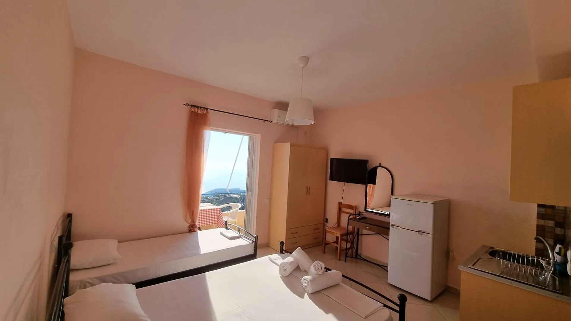 Let Rooms Lukova Hotel
