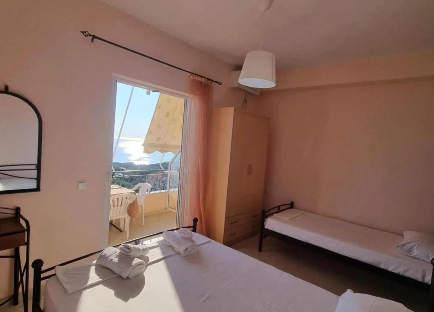 Hotel Let Rooms Lukova Albanien