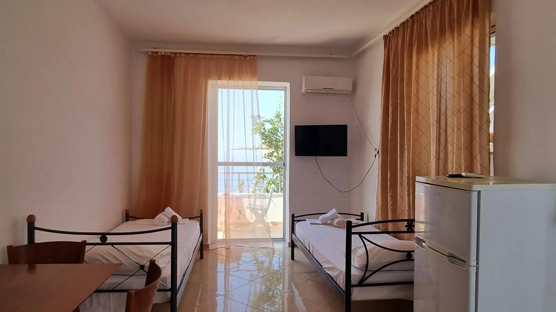 Hotel Let Rooms Lukova