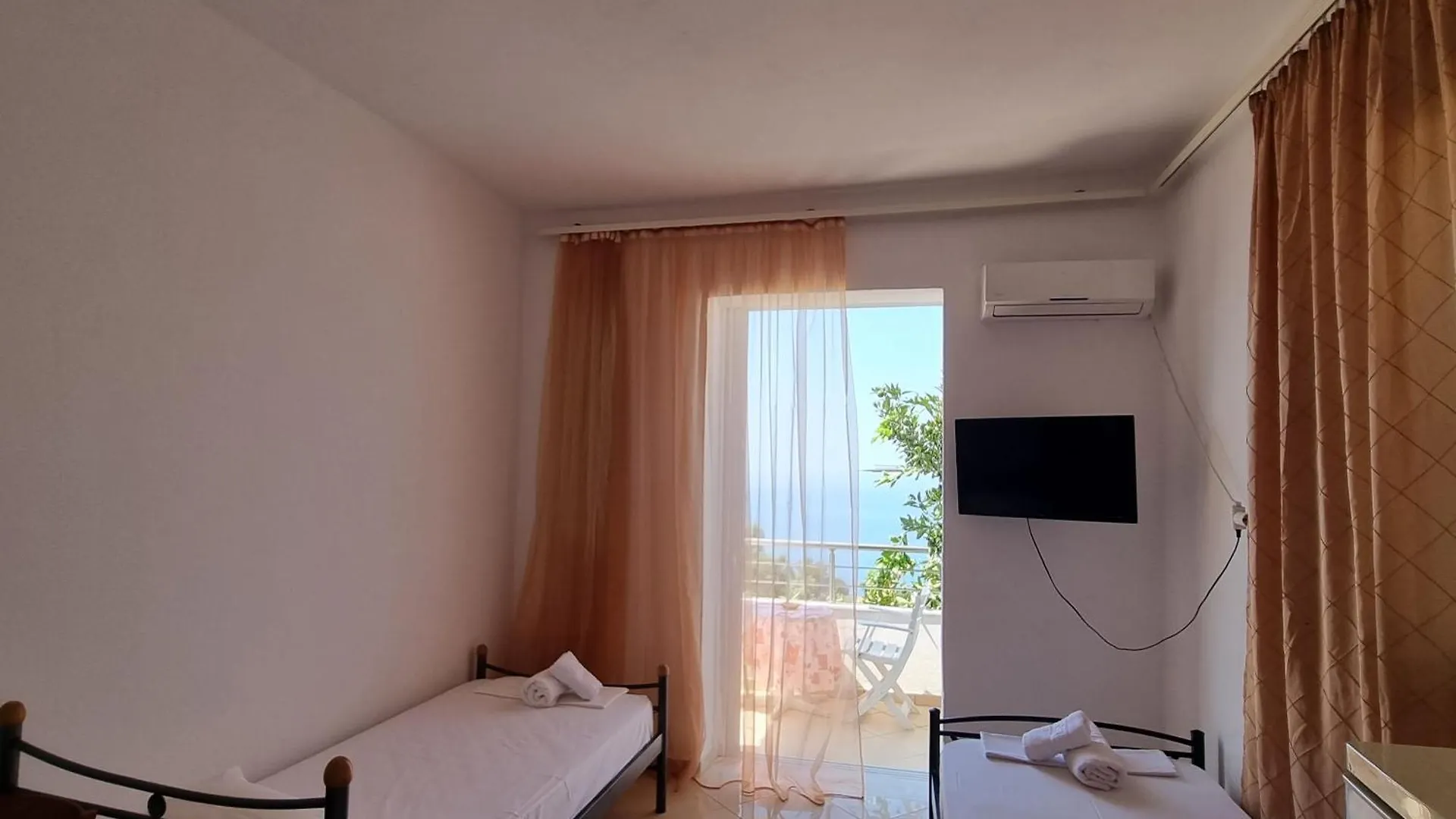 Let Rooms Lukova Lukovë